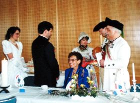 Hochzeitslader bei Cory und Egon Müller, 1996.JPG